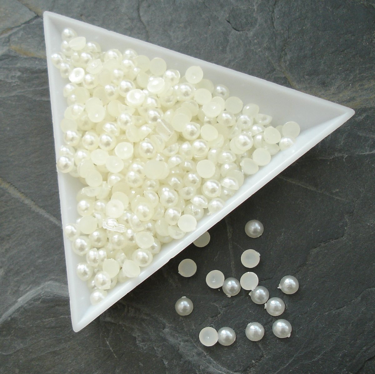 Kabošonek plastový krémový cca 4mm - 100 ks