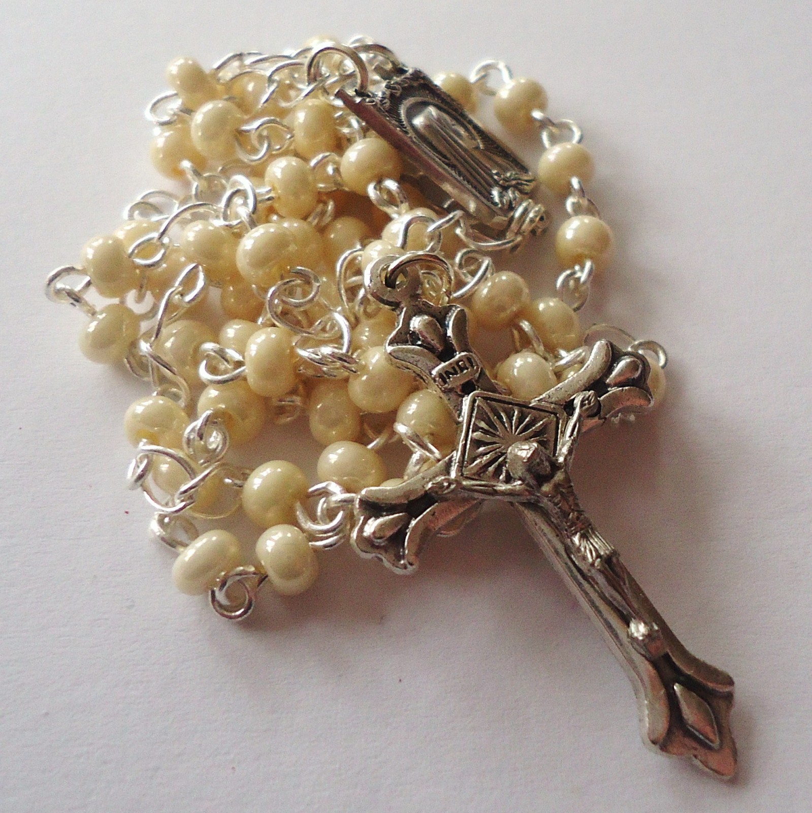 Růženec dětský smetanový