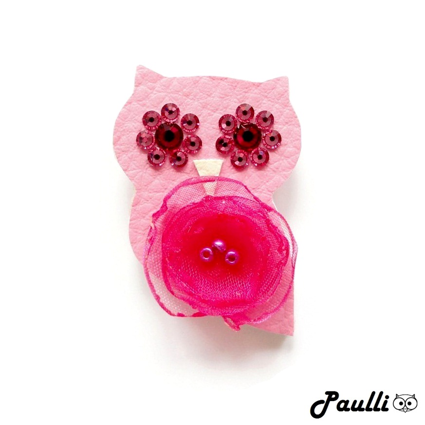 Růžová sovička s květinou