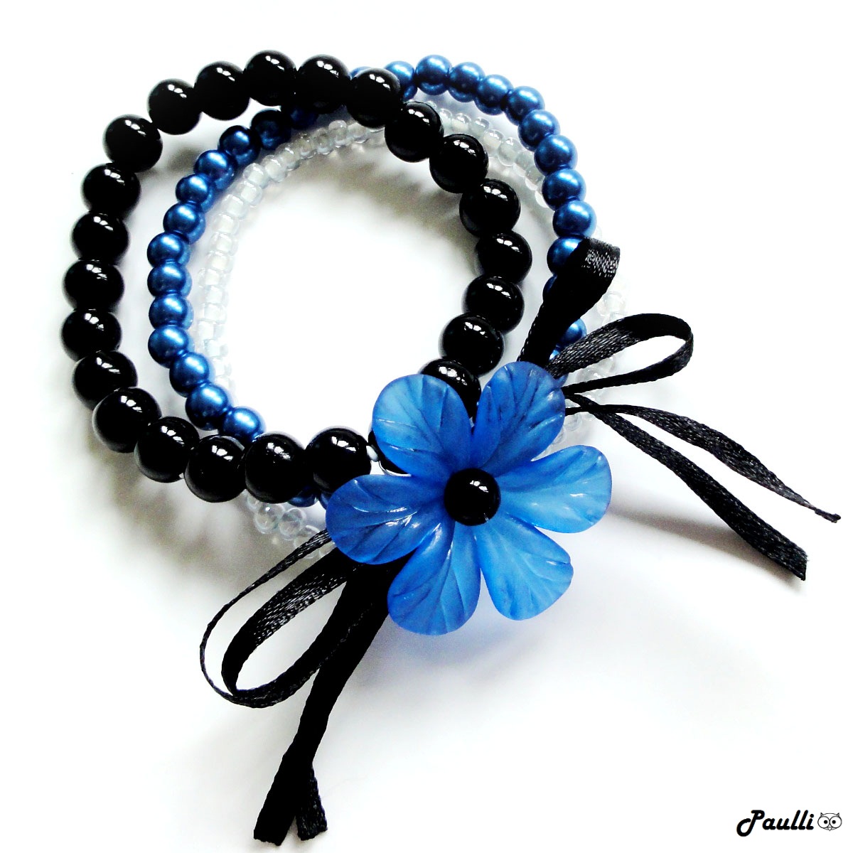 Tmavě modrá hravá elegance