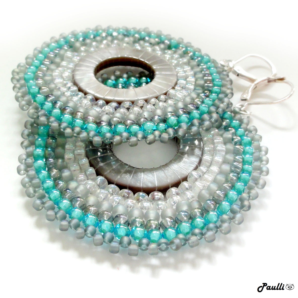 Tyrkysovo šedé kruhy