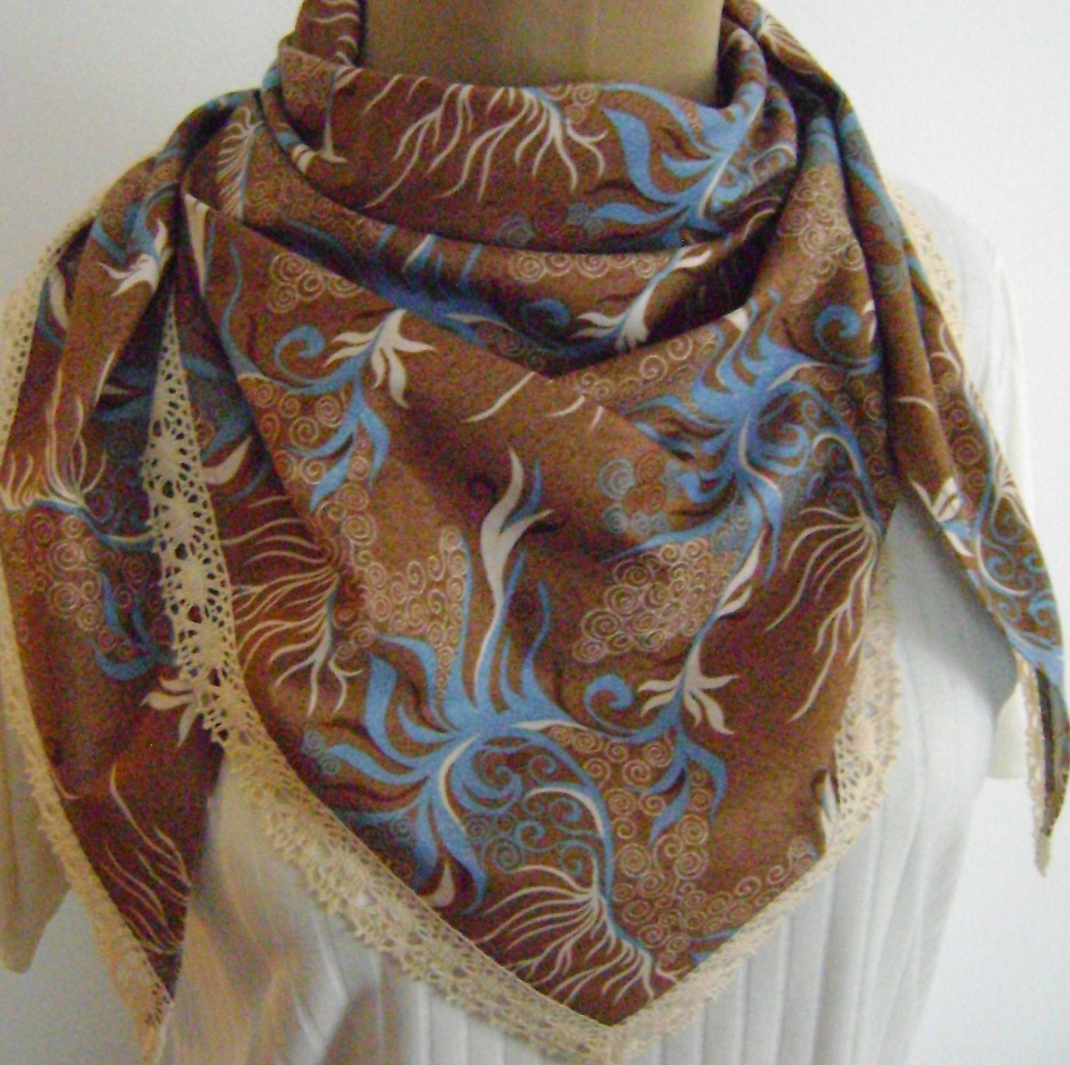 šátek lemovaný krajkou 17