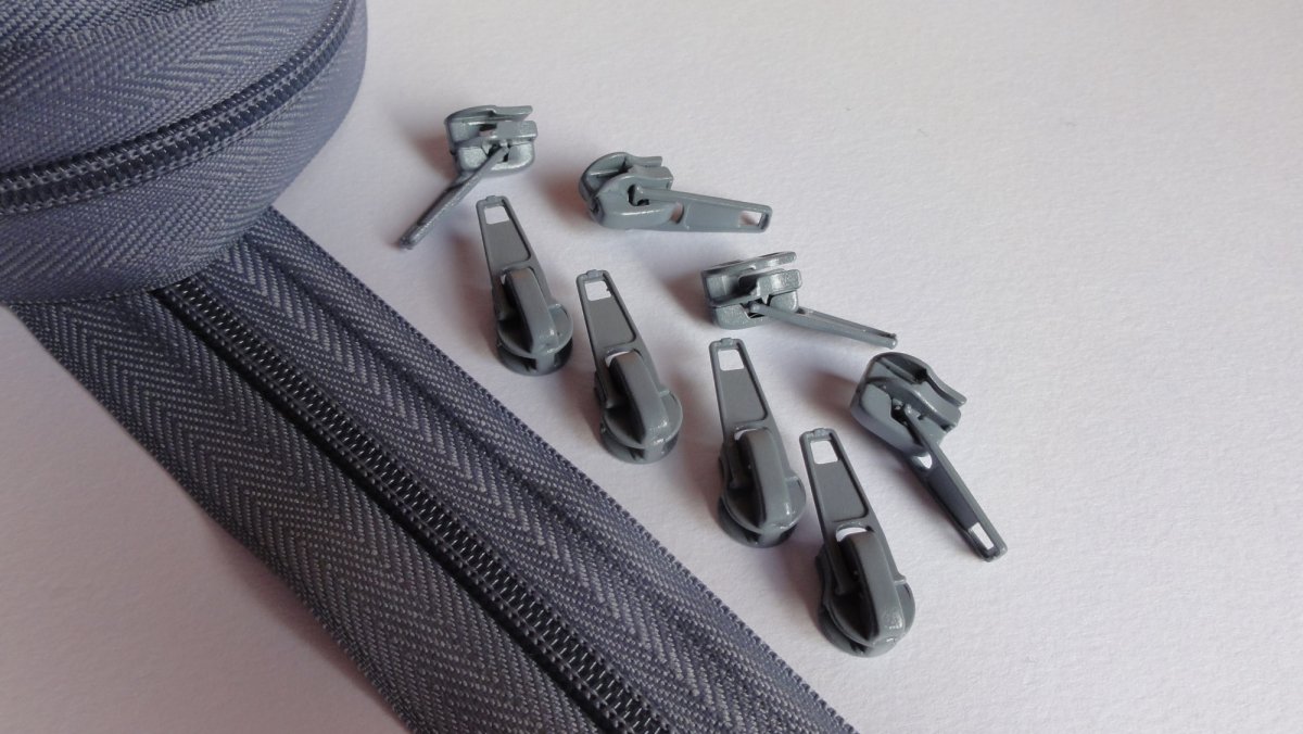 Výhodný balíček - 2m zipu (5mm)  + 8ks jezdců - barva šedá  (316)