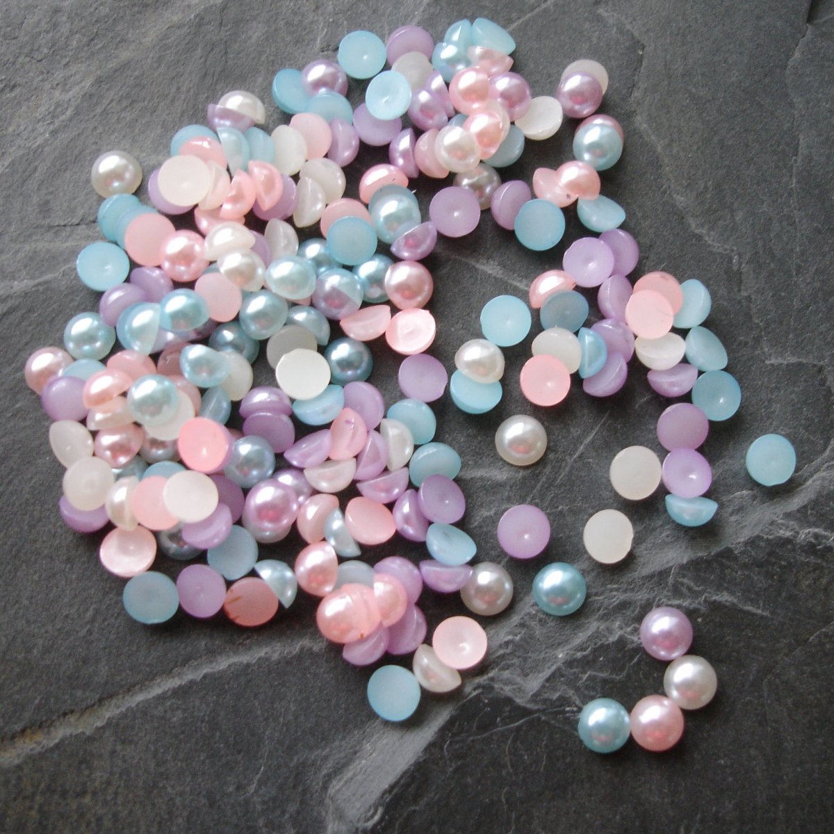 Kabošonek plastový rozměr 4mm - cca 100ks - mix