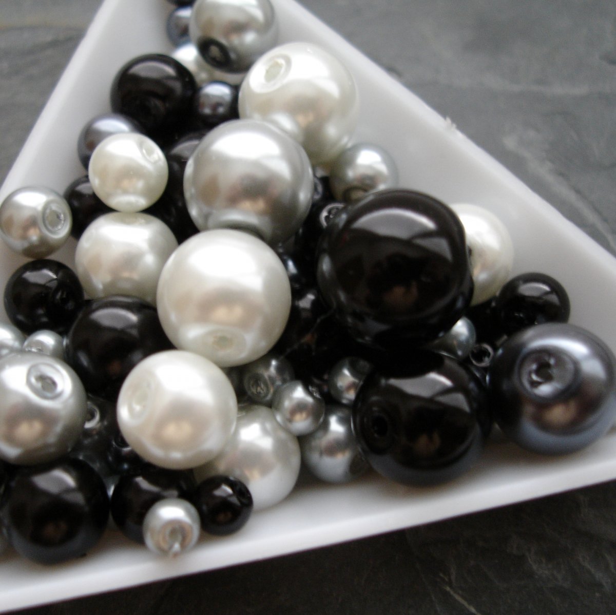 Mix voskovaných kuliček - 30 g - černo-bílý