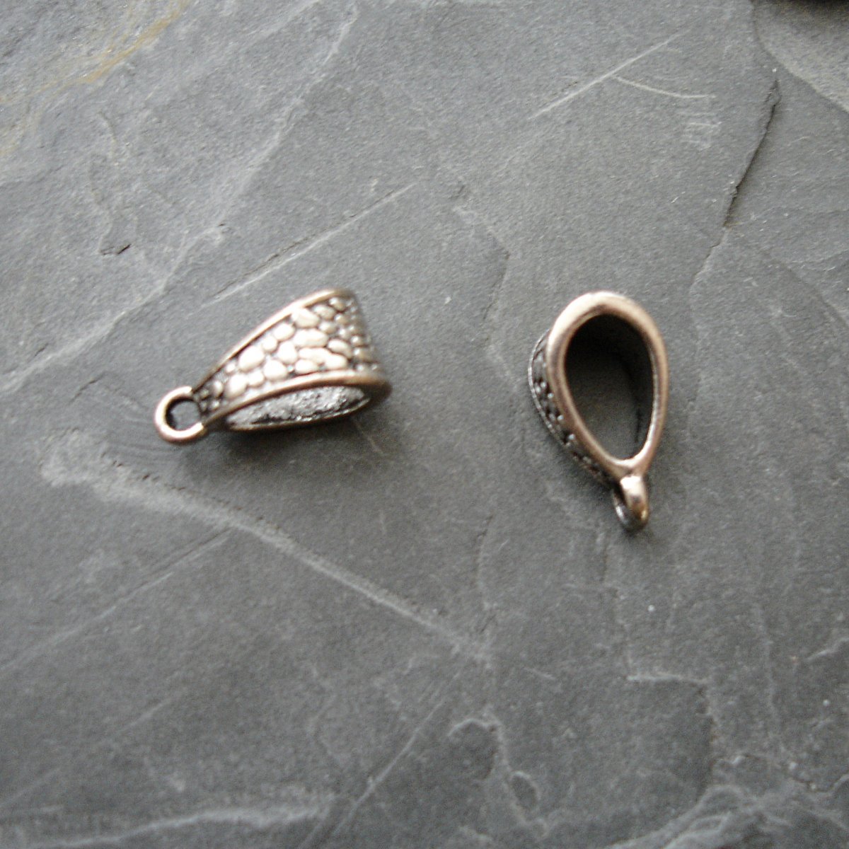 Závěs zdobený 14x7 mm - 2 ks - starostříbrný 