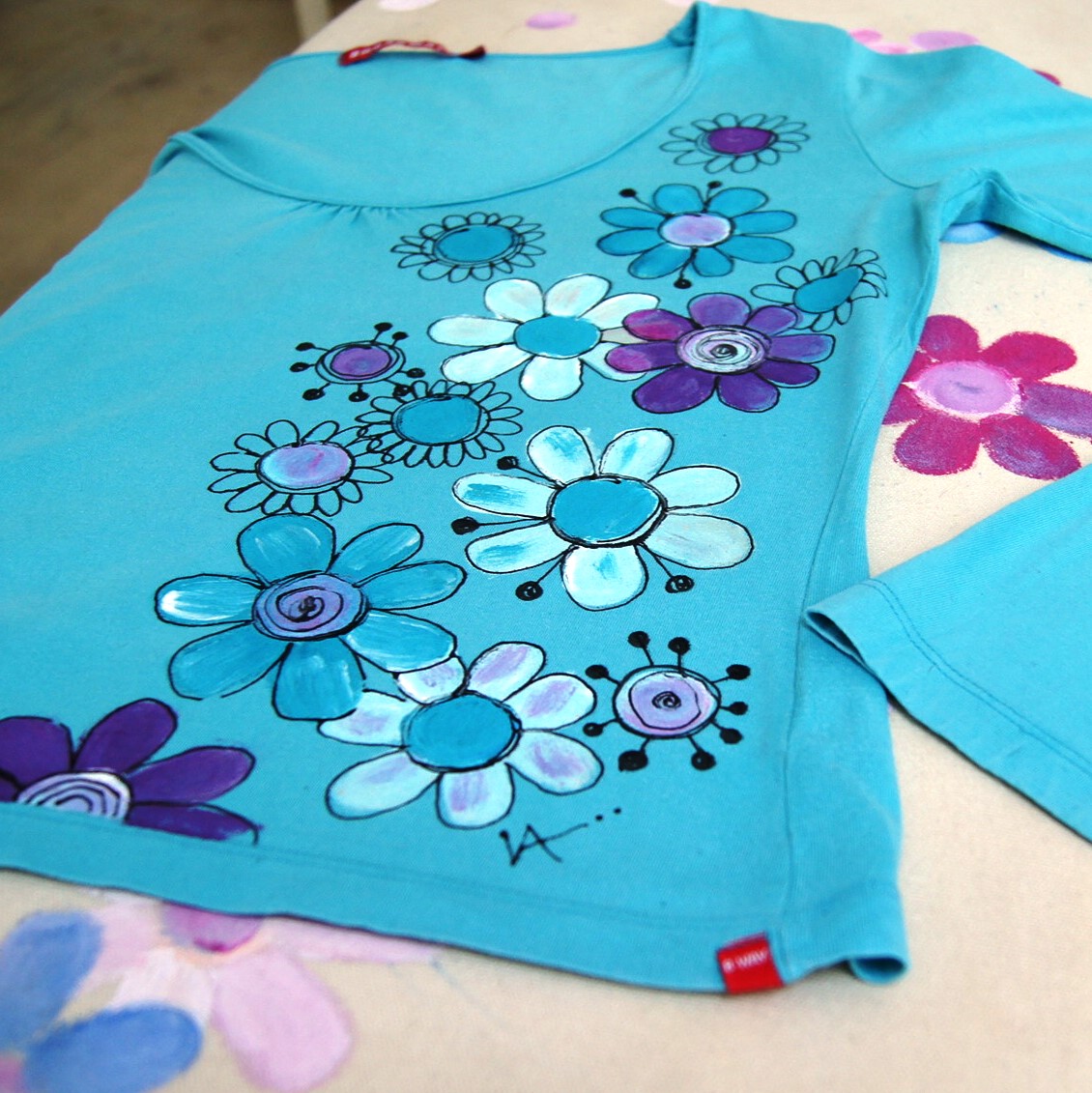 Modré recy triko s kytičkami 