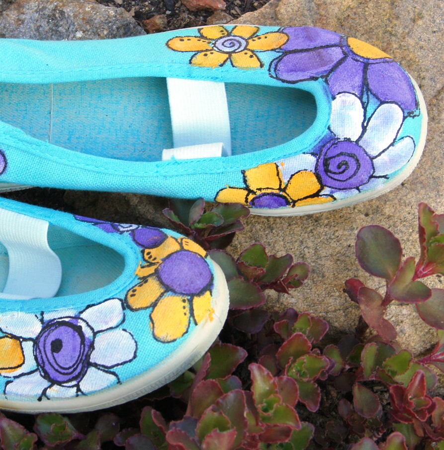 Malované cvičky tyrkysačky kytkaté za bezva cenu