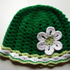 ......zelená louka... háčkovaný klobouček/ čepička