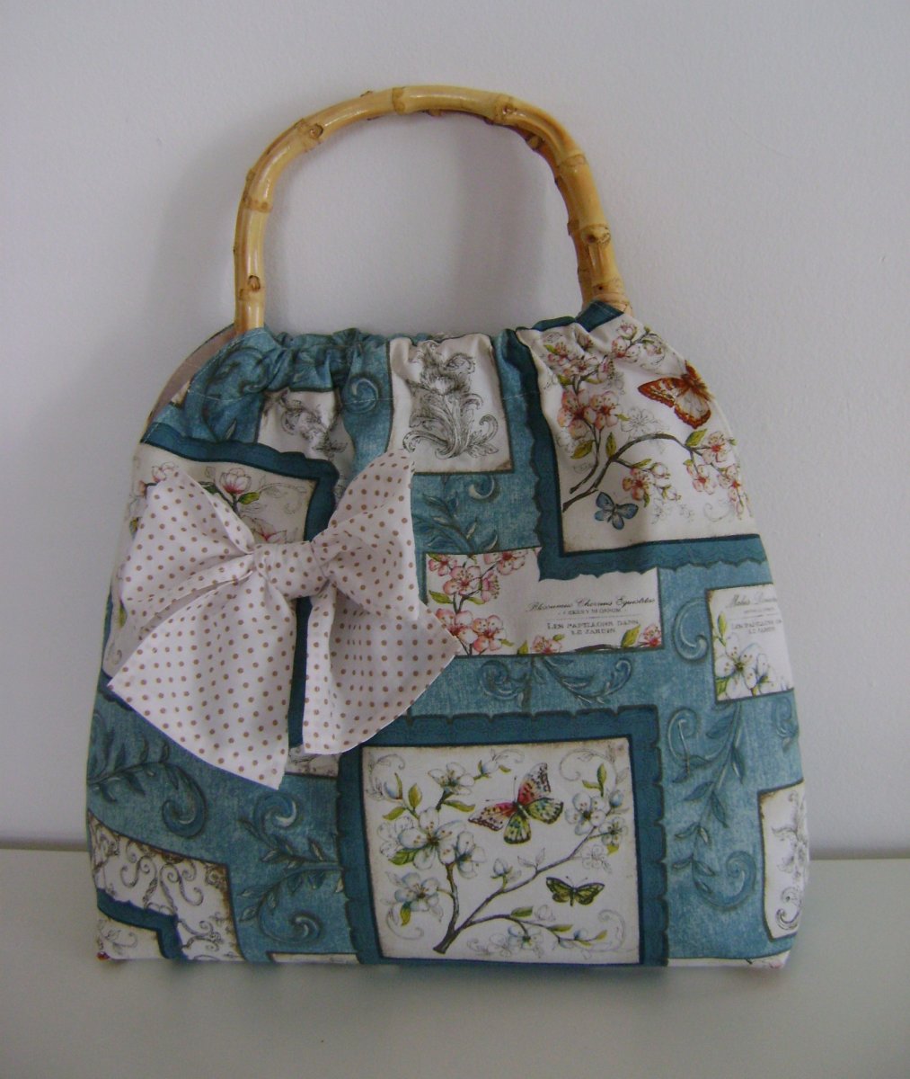 Kabelka s bambusovými uchy Motýlci na květech