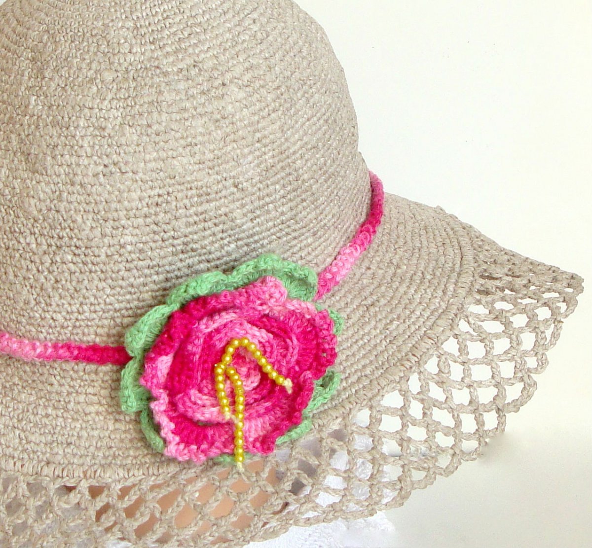 Letní háčkovaný klobouk