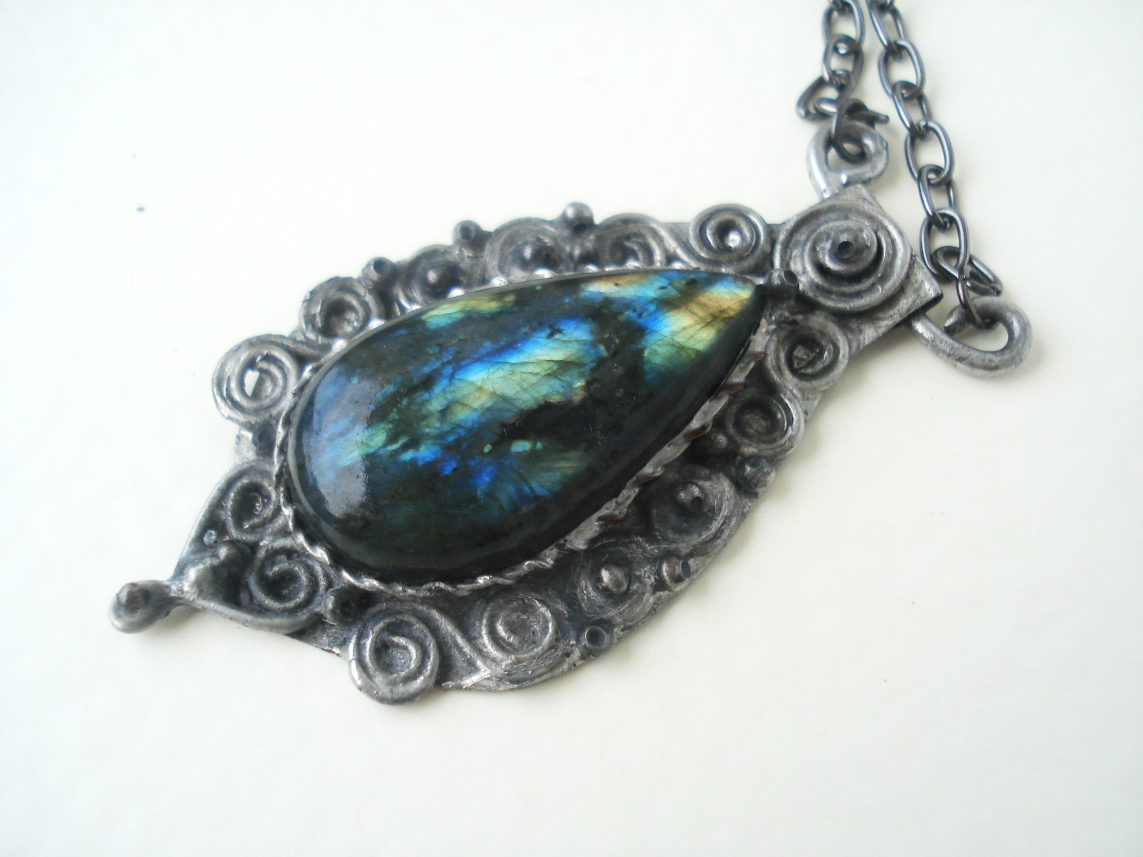  Cínovaný Labradorit