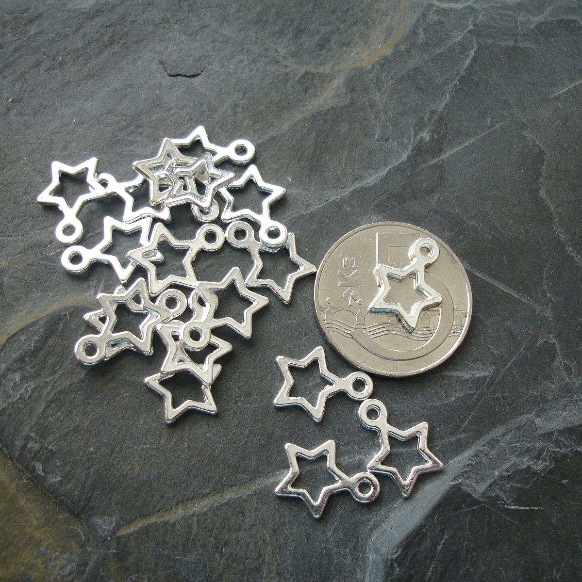 Přívěsek hvězdička cca 14x11mm - 20 ks -ST