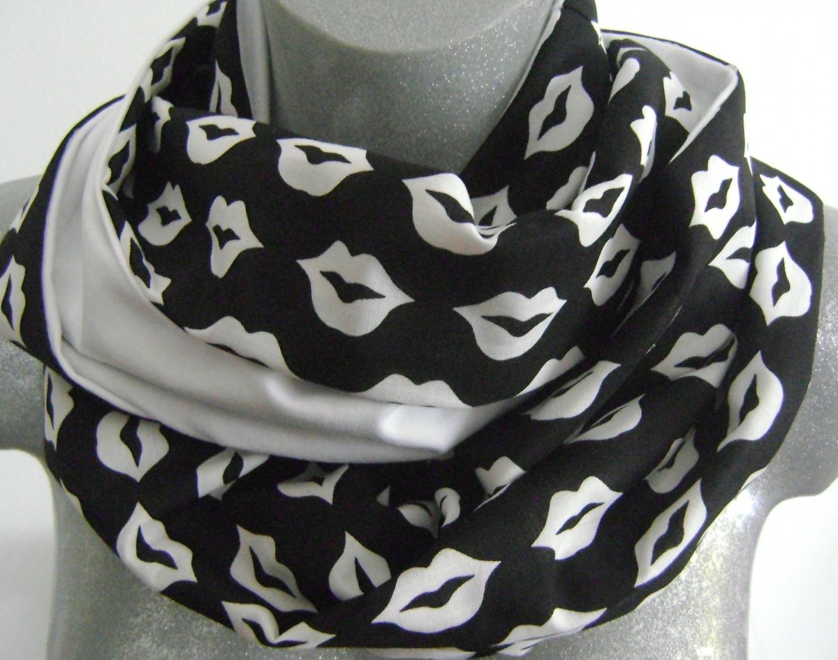 nekonečná šála Pusinky černé