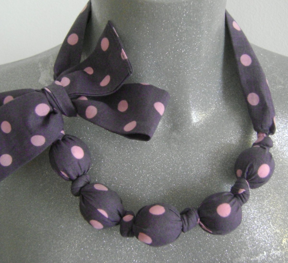 Látkový náhrdelník 30