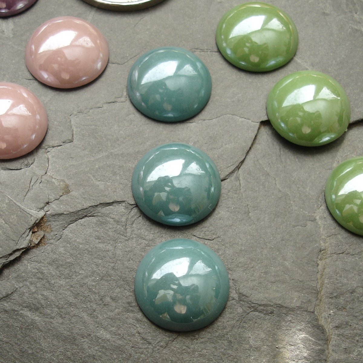 Skleněný kabošon 14mm - zelený tmavý - 2 ks