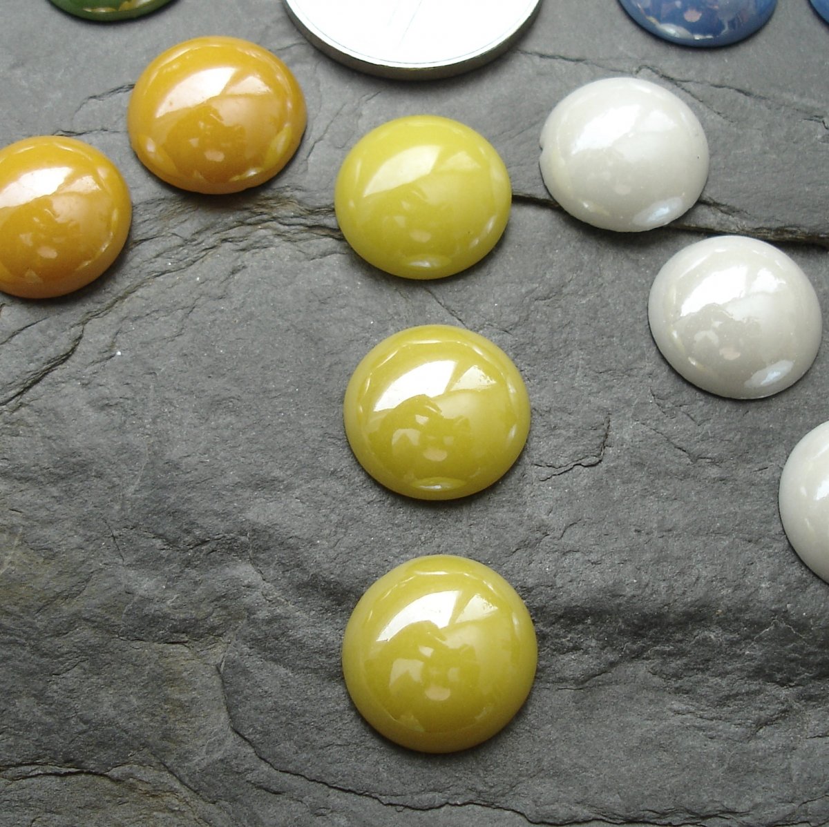 Skleněný kabošon 14mm - žlutý - 2 ks