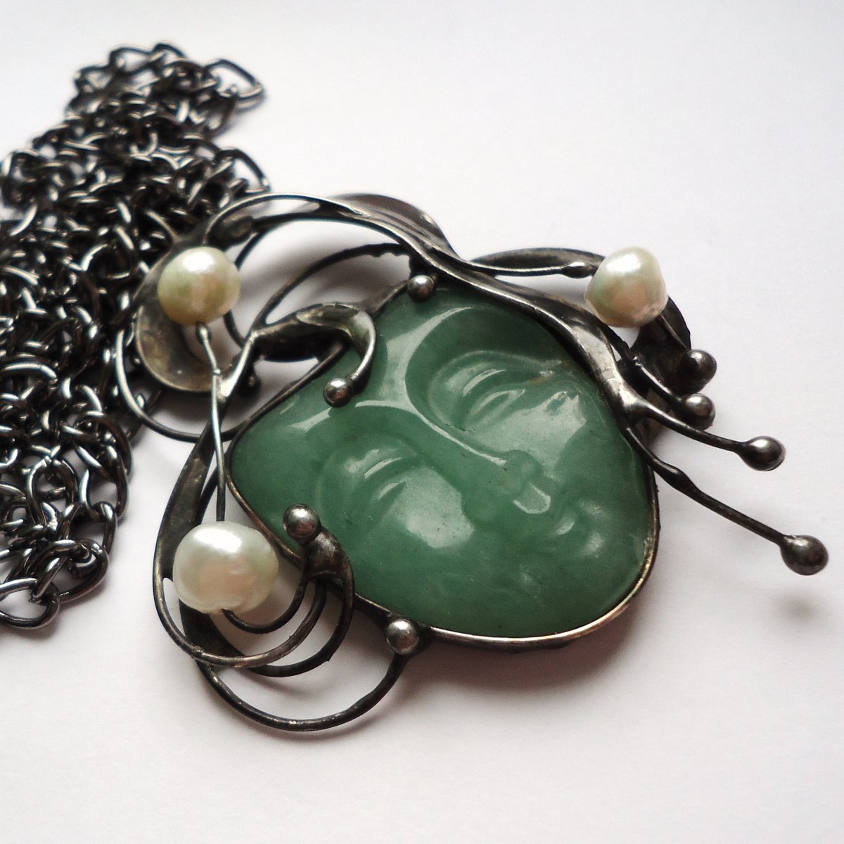 Dívka s perlami ve vlasech (avanturín)