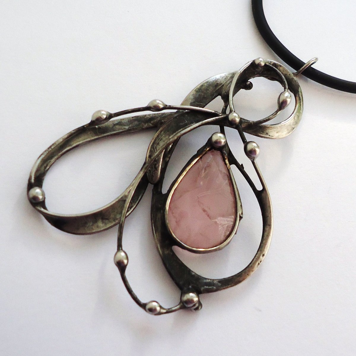 Kapka (malinový křemen)...