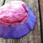 Malovaný klobouček fialkový