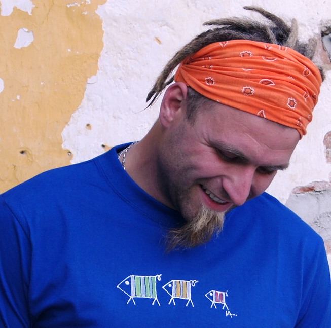 Modré prasátkové triko