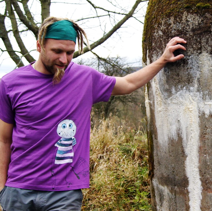 Fialové triko s elegánem