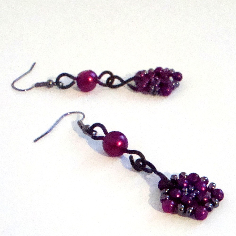 Black and violet kytí