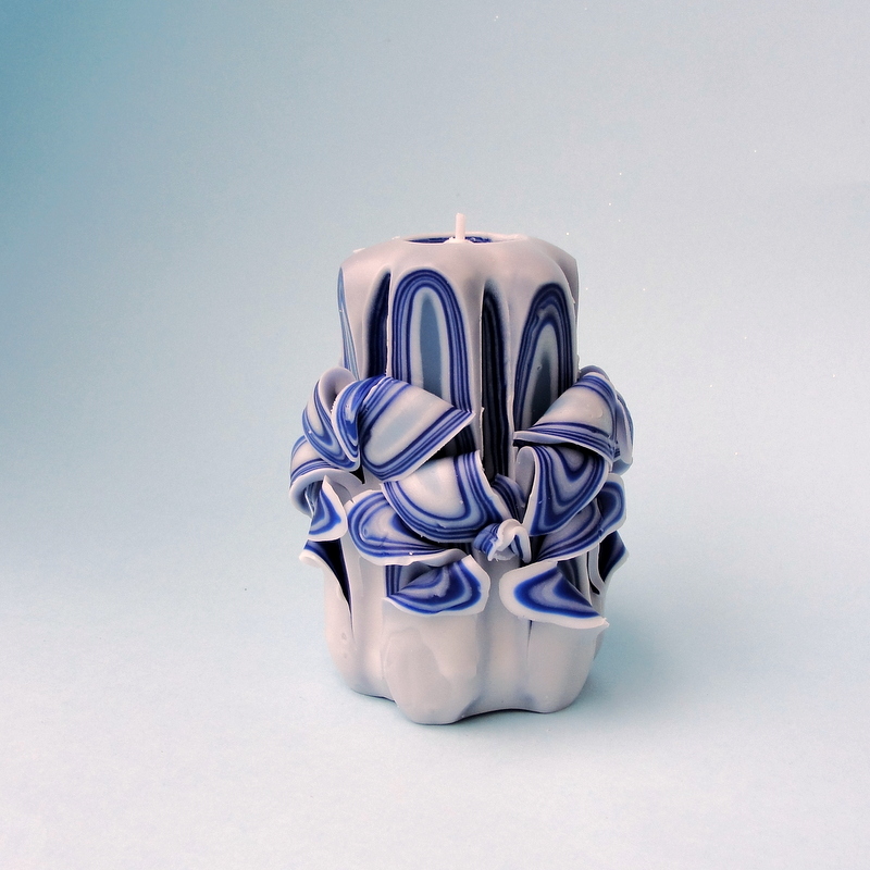 Řezaná bílo-modrá svíčka