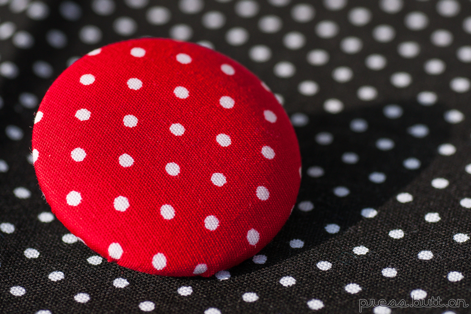 Červená s puntíky