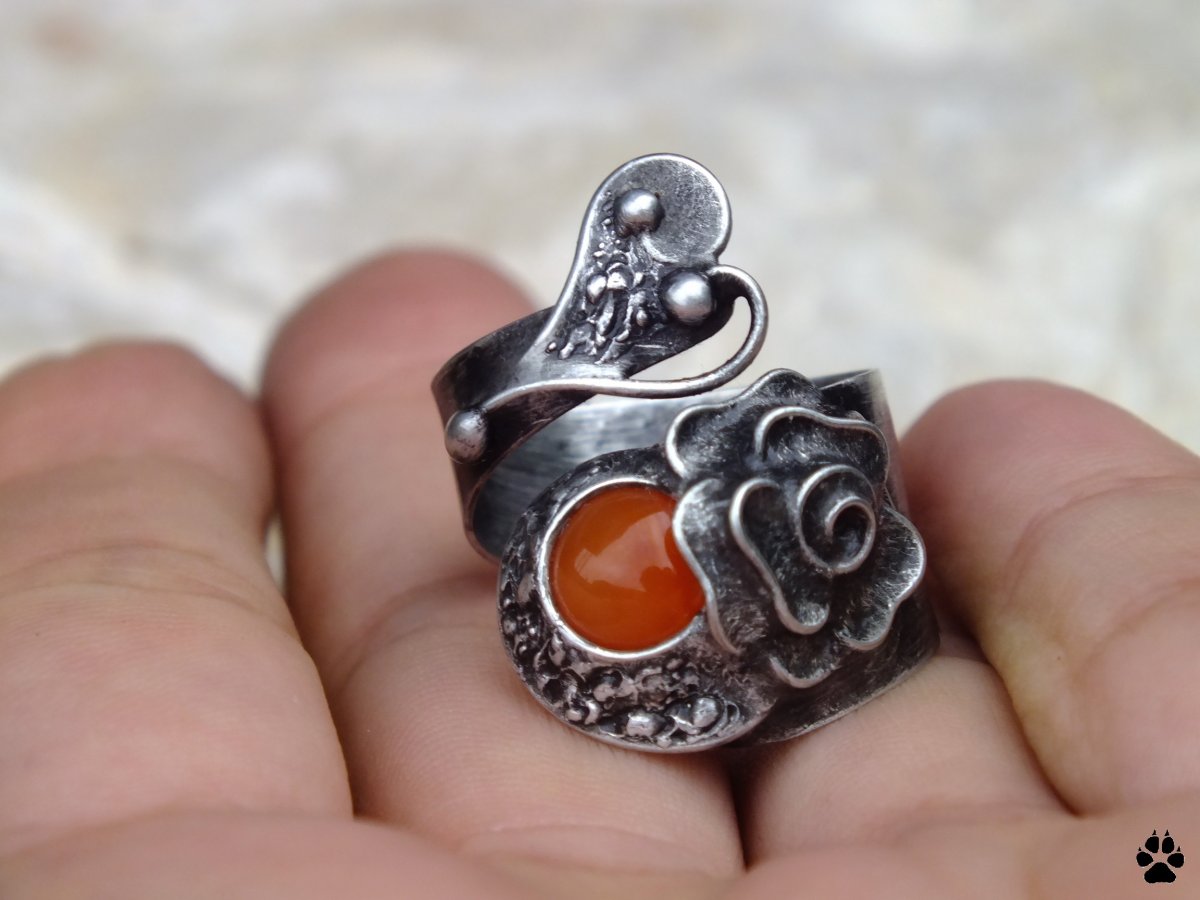 Růže z lásky darovaná - prsten s karneolem