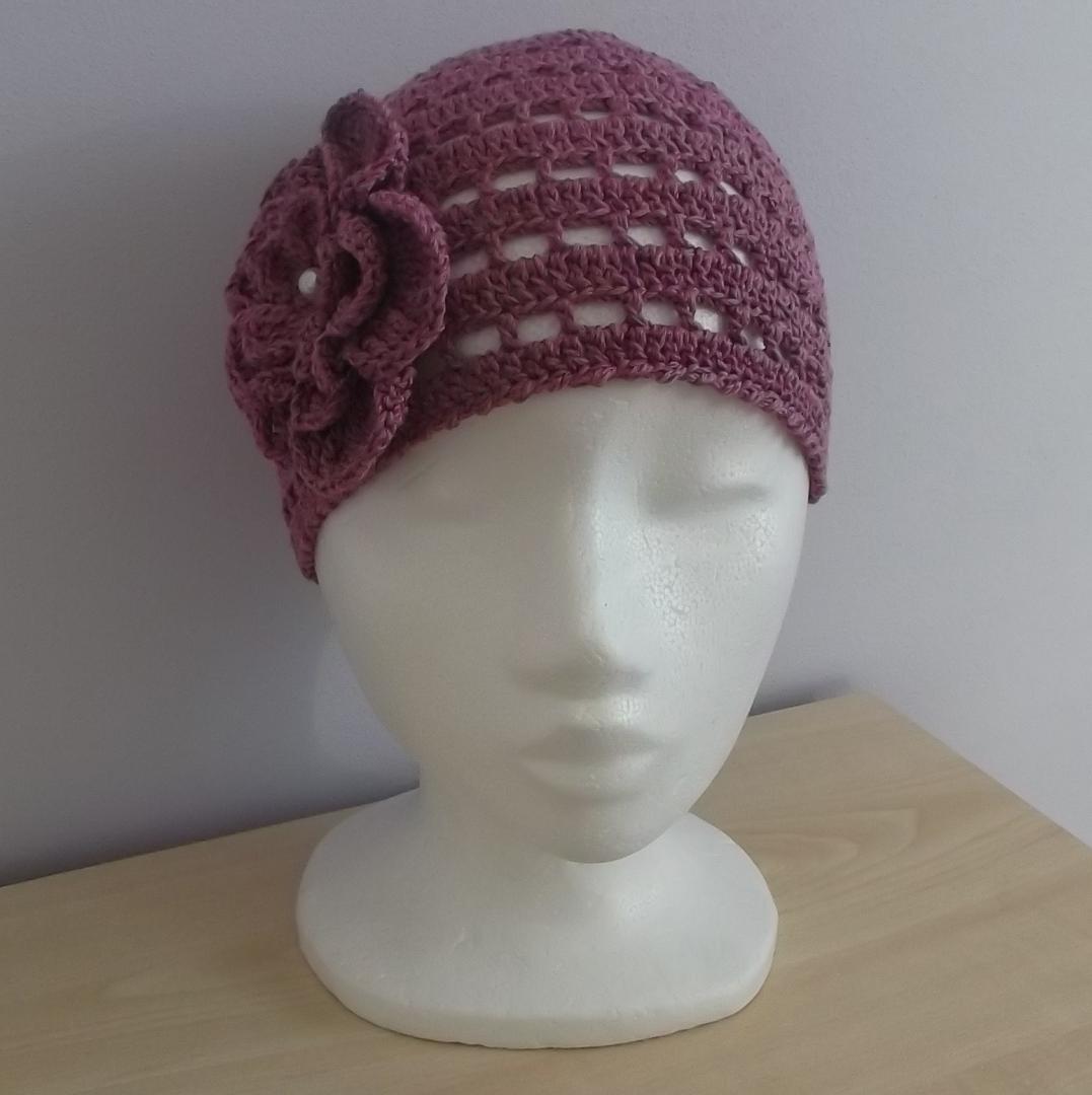 Dámská háčkovaná čapka fialová