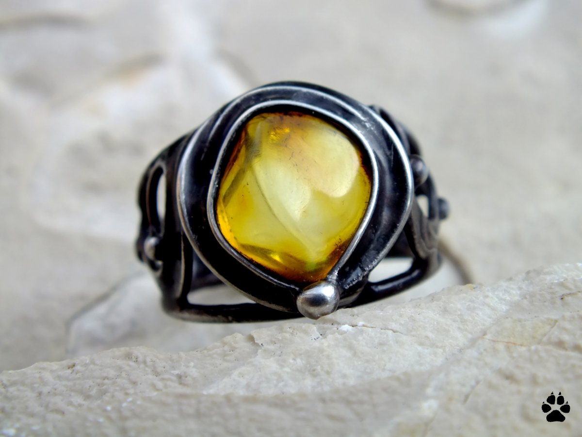 Jantarový prsten