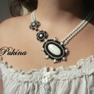 Černo-bílý náhrdelník s perletí