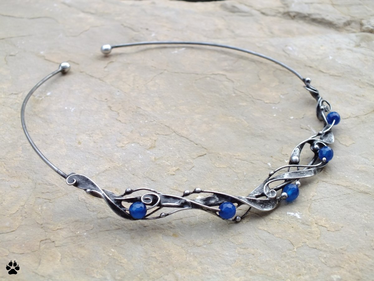 Achátové korálky na obruči-cínovaný náhrdelník