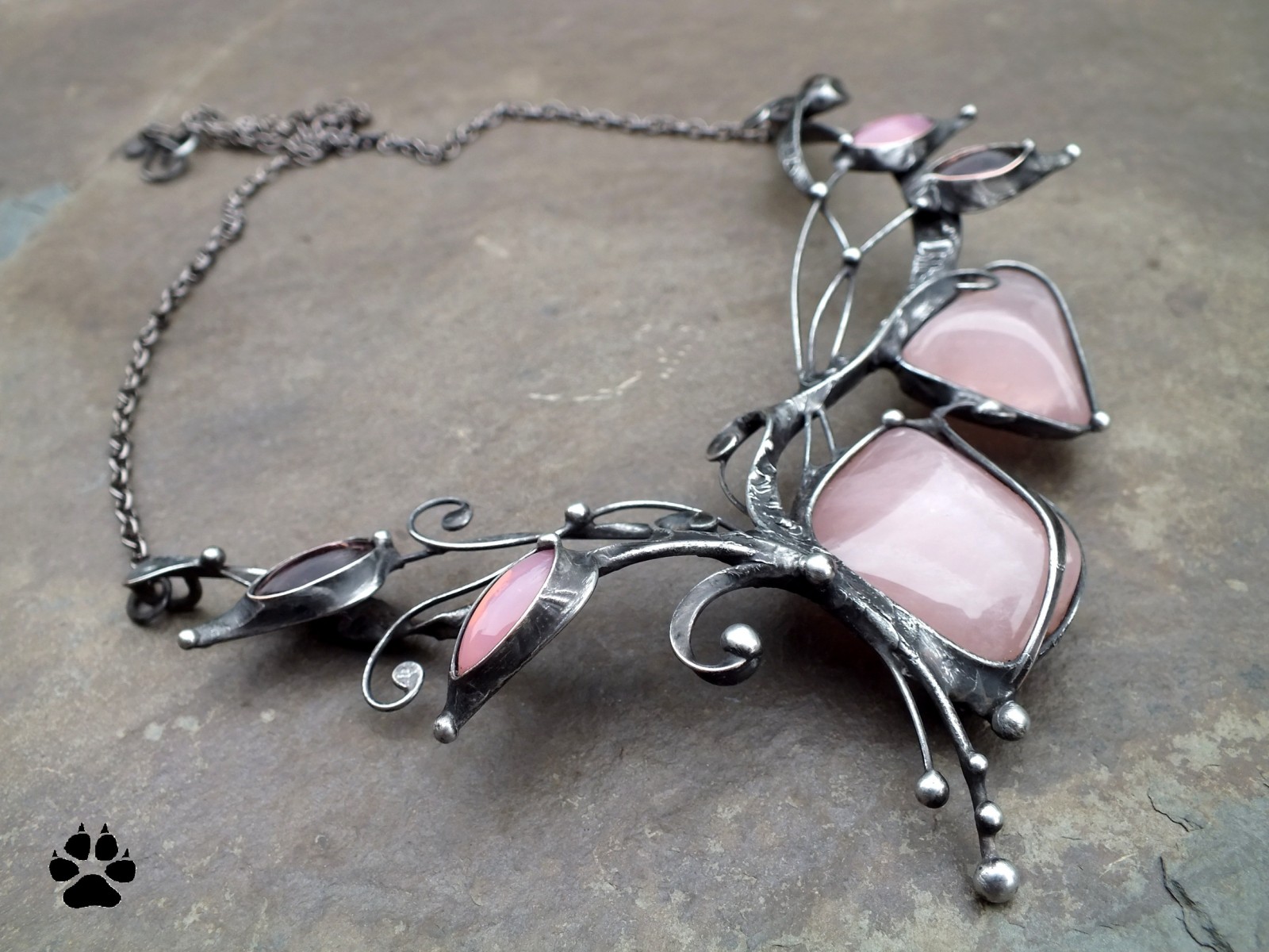 Růžová romance - náhrdelník s růženíny a sklem