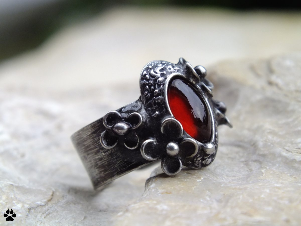 Granátový prsten kytičkový