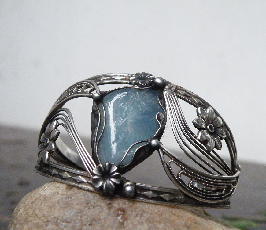 Něžné květy...(Akvamarín) náramek