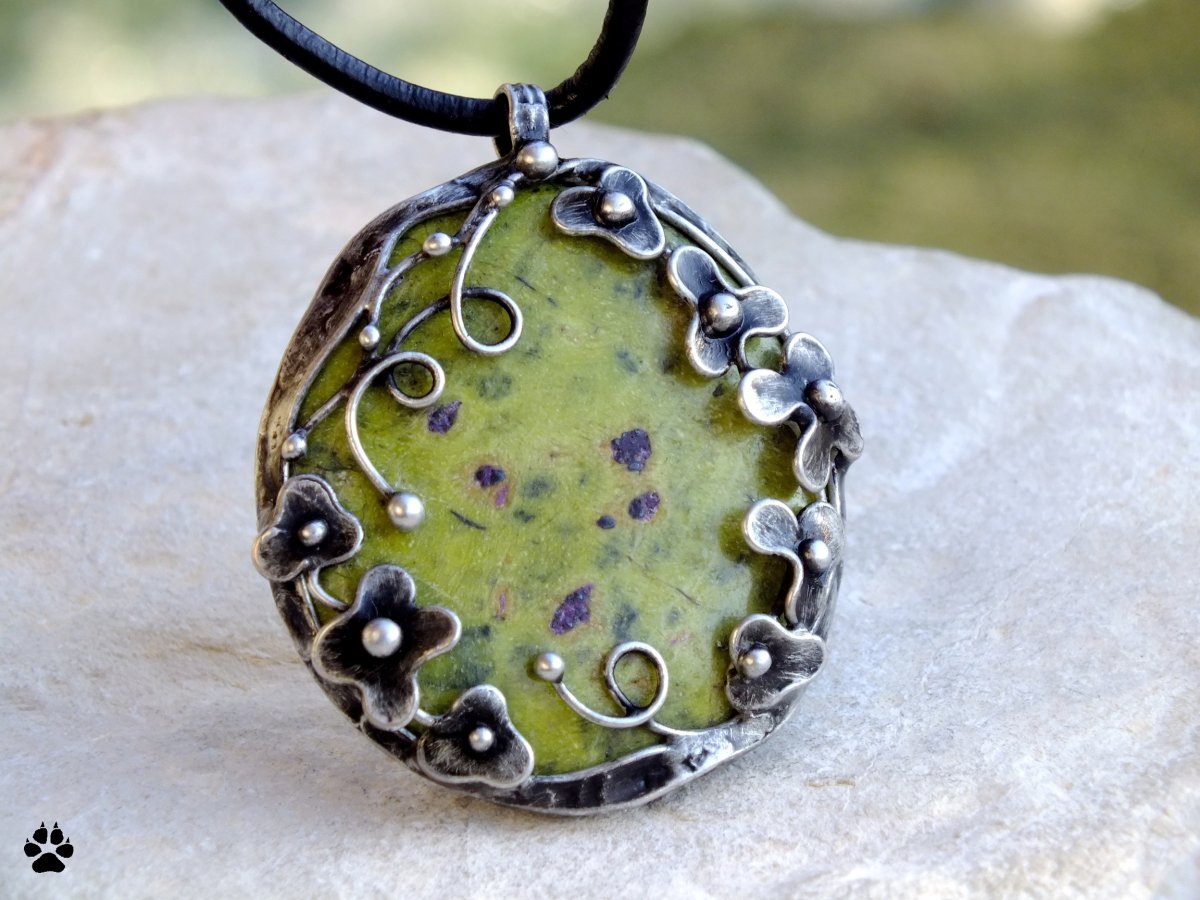 Na tý louce zelený - serpentin 