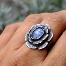 Ledový květ - prsten s kyanitem