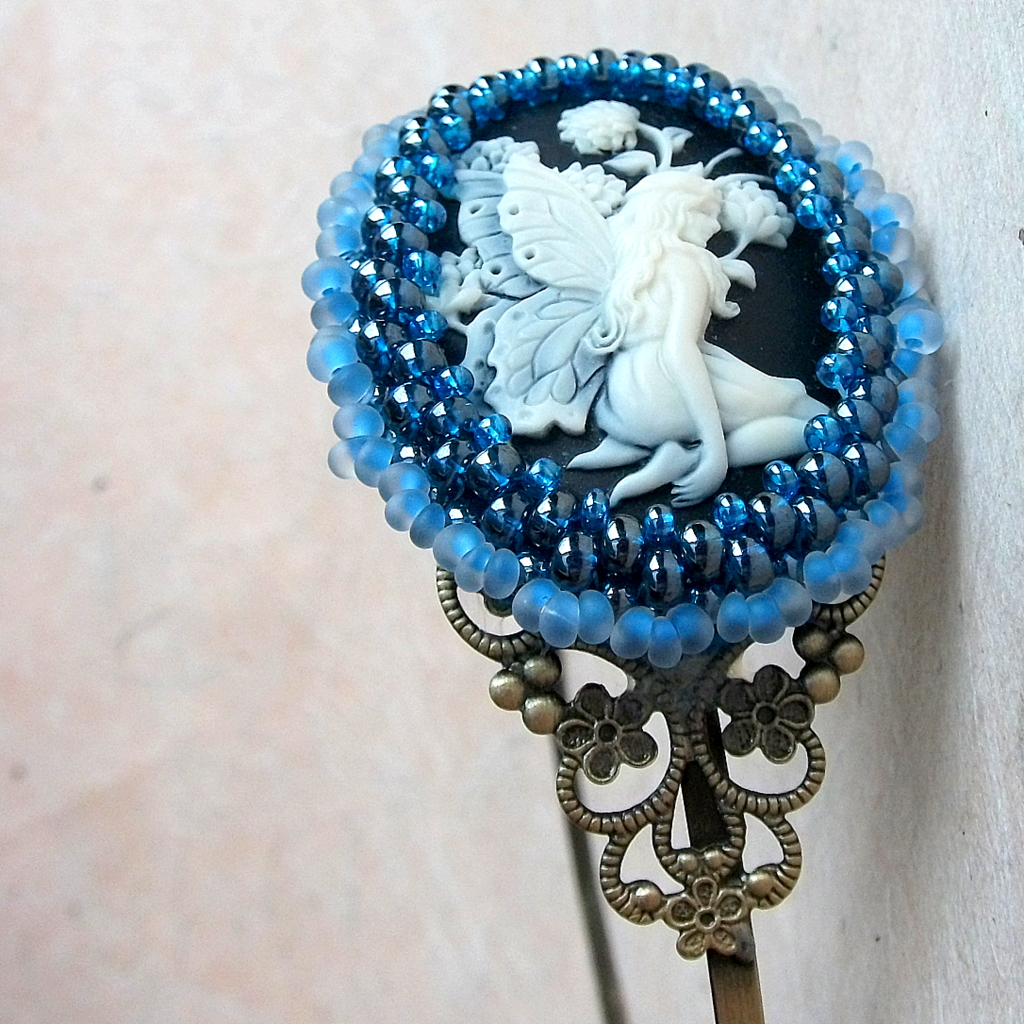 Na modrém obláčku