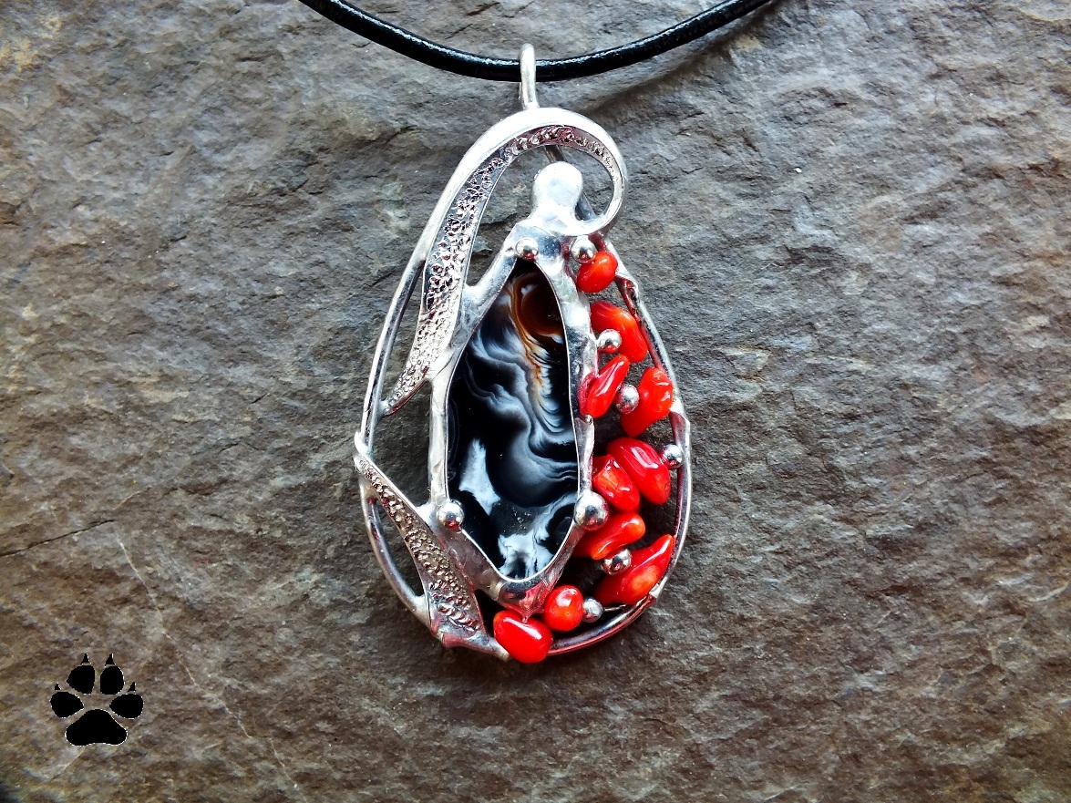 Achát peříčkový s korálem