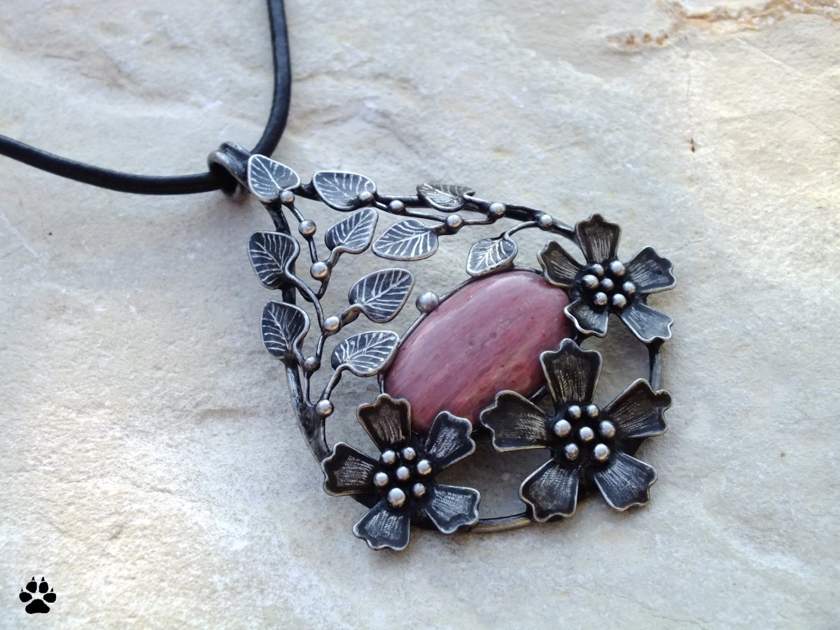 Jarní - náhrdelník s thulitem