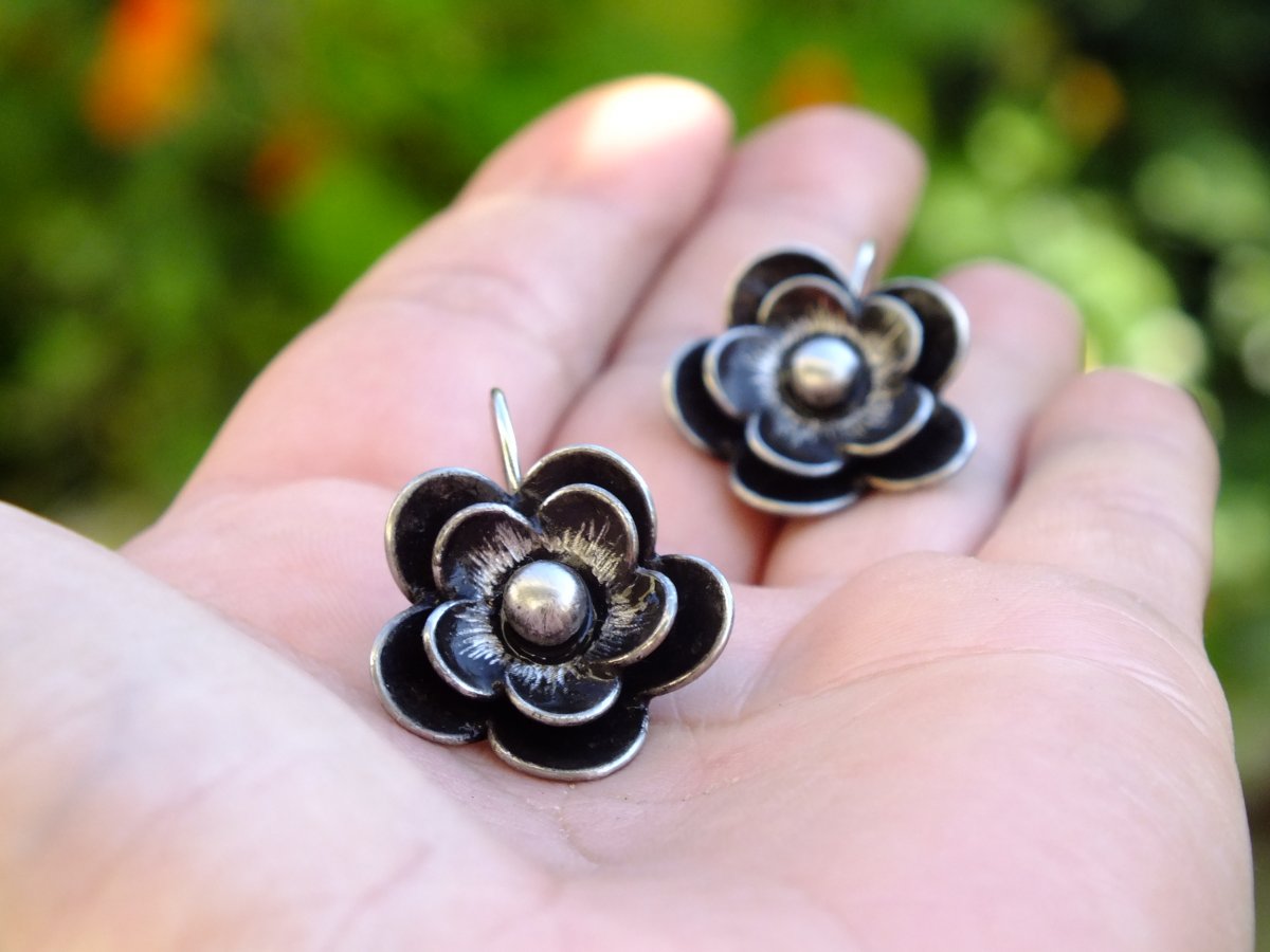 Květinky dvojité - cínované náušnice na přání