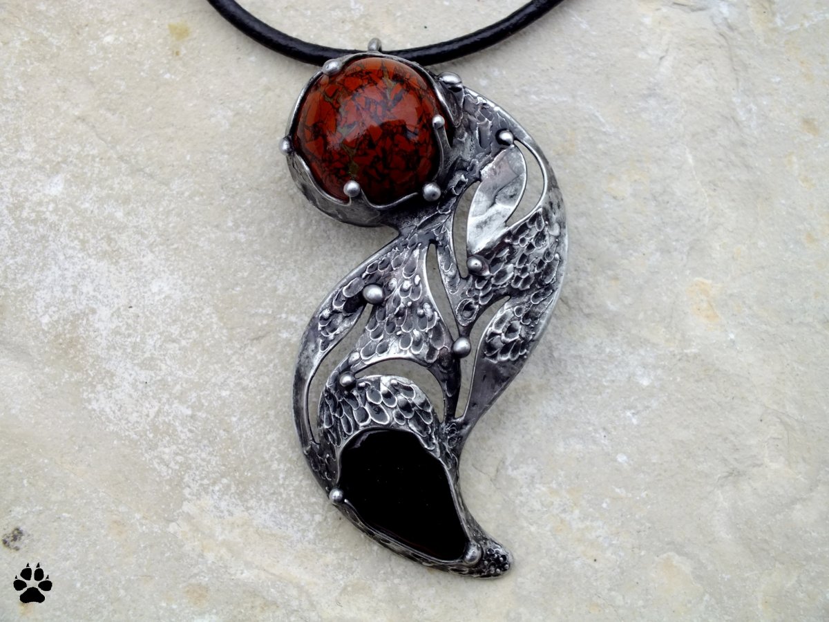 Plameny pekelné - jaspis brekcie,granát