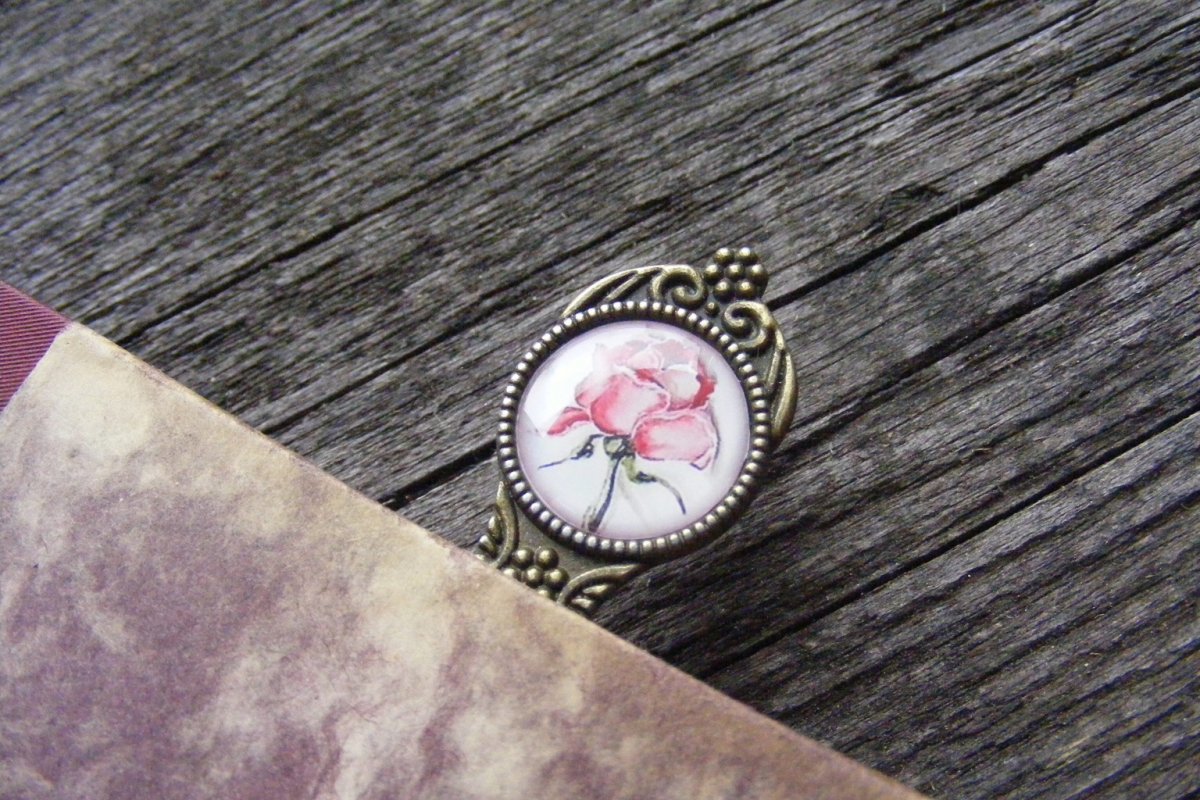 Bronzová záložka s květinkou 2