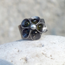 Prsten květinový s olivínem 