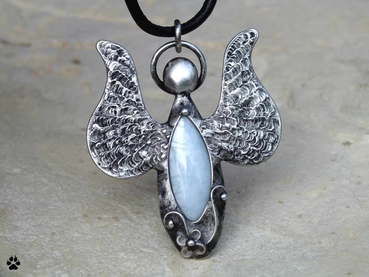 Anděl akvamarínový