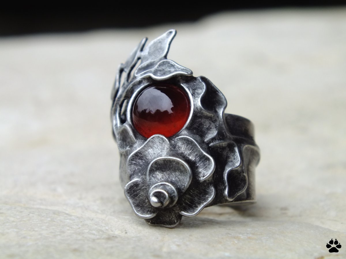 Růže z Texasu II.- prsten s rudým granátem na přání