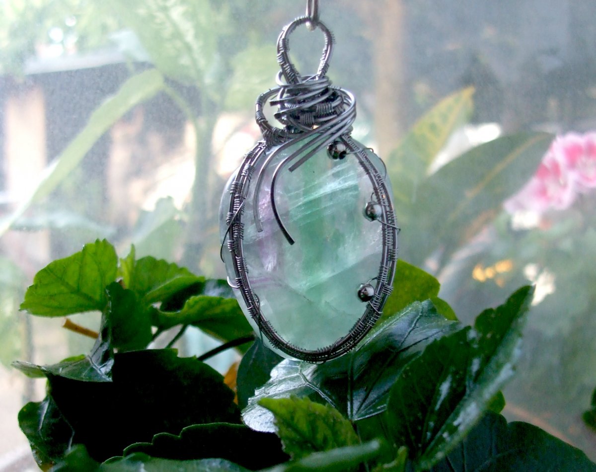 Fluorit zeleno fialový.