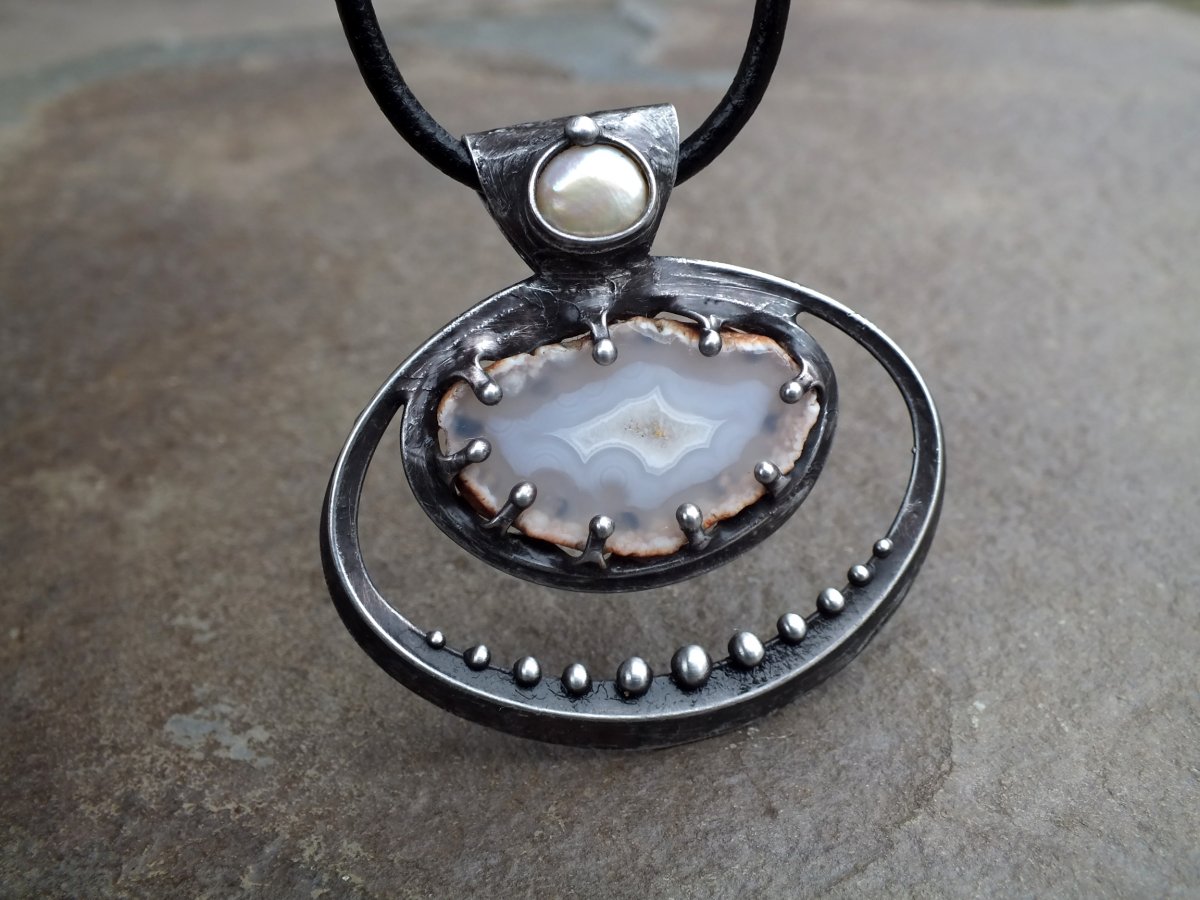 Mlhavé ráno - achát a perla